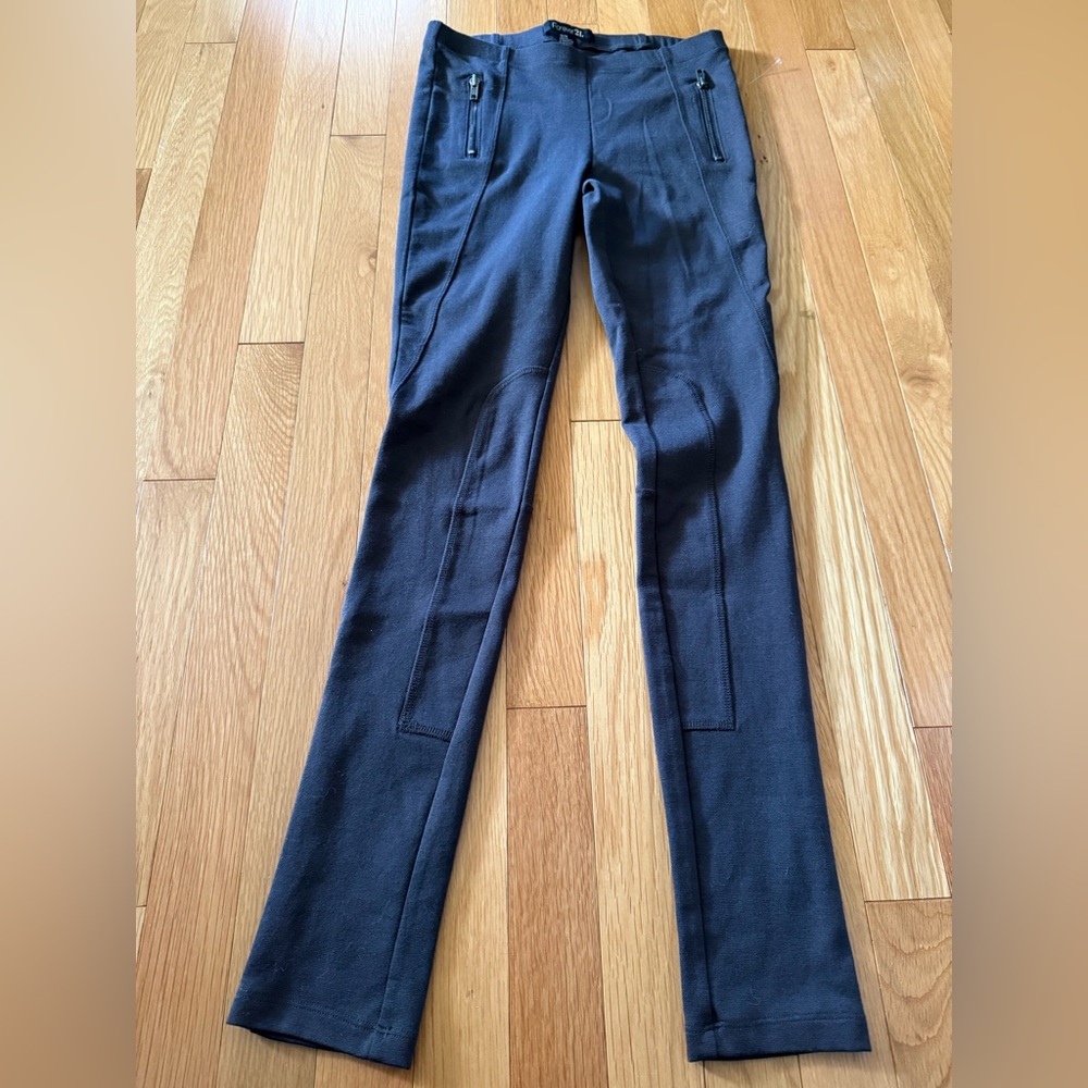 Forever 21 women’s medium gray fitted pants with waistband and two zippers.